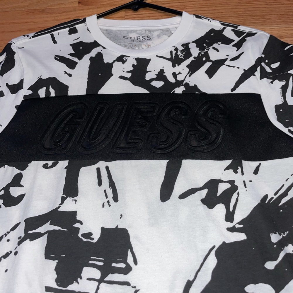 MEN’S S PATTERNED GUESS T-SHIRT